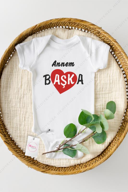 Annem%20Başka%20Baskılı%20Bebek%20Zıbını