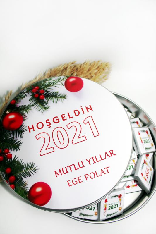 Yeni%20Yıl%202021%20Kişiye%20Özel%20Metal%20Kutulu%20Yılbaşı%20Hediye%20Çikolata%203